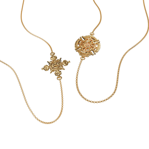 Set de 3 collares dorados con cruces colgantes pequeñas y una cruz circular más grande